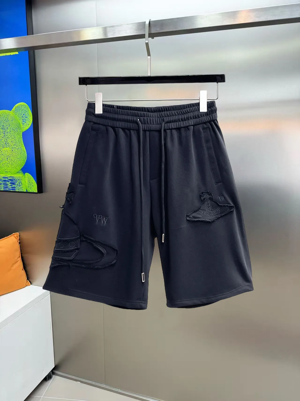 The Queen Mother's three-standard complete 2026 summer New Arrival men's casual shorts, advanced custom-made fabric Breathable fabric, Breathable elasticity and comfort, impeccable details, top-grade accessories, original logo design concept, delicate and soft feel! The upper body fit is awesome! Size: M-XXXL Please state your height and weight when ordering